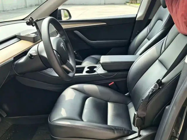 Tesla Model Y — Фото автомобиля 9