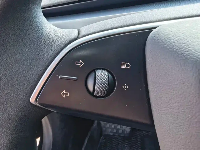 Tesla Model 3 — Фото автомобиля 9