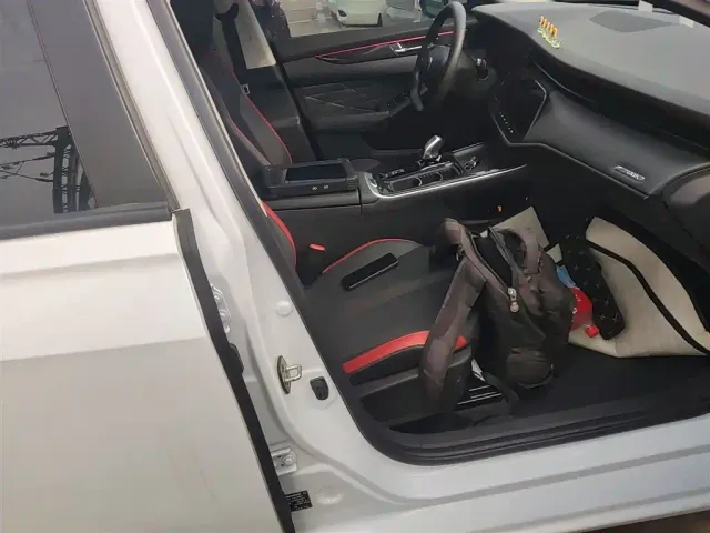 Dongfeng Yixuan MAX — Фото автомобиля 15