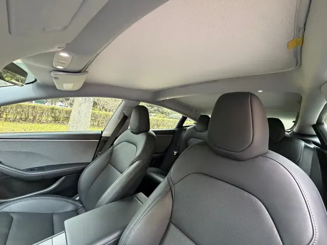 Tesla Model 3 — Фото автомобиля 8