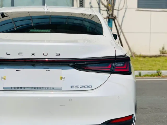 Lexus ES — Фото автомобиля 12