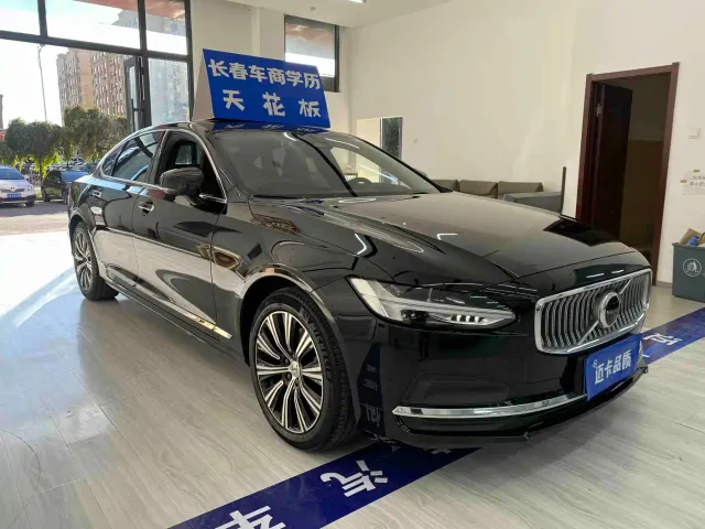 Volvo S90 — Фото автомобиля 3
