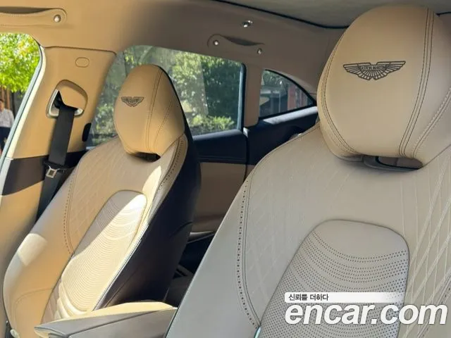 Aston Martin DBX — Фото автомобиля 7