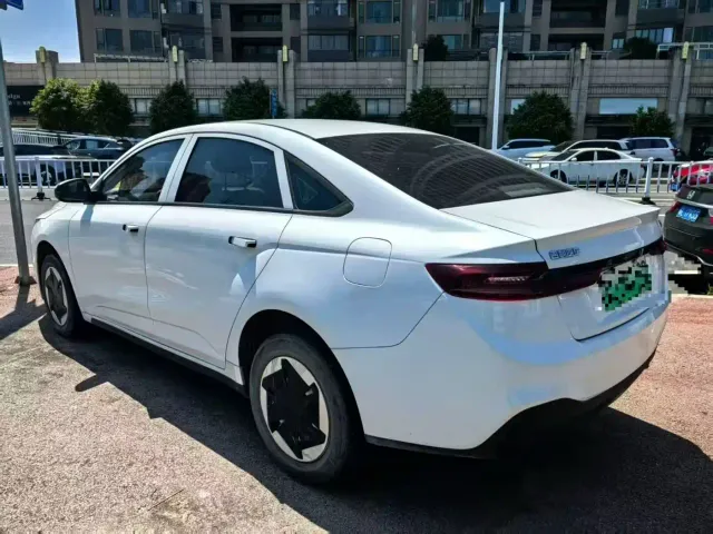 Geely Geometry A — Фото автомобиля 7