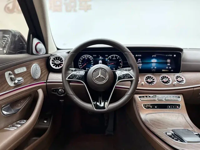 Mercedes-Benz E-Class — Фото автомобиля 8