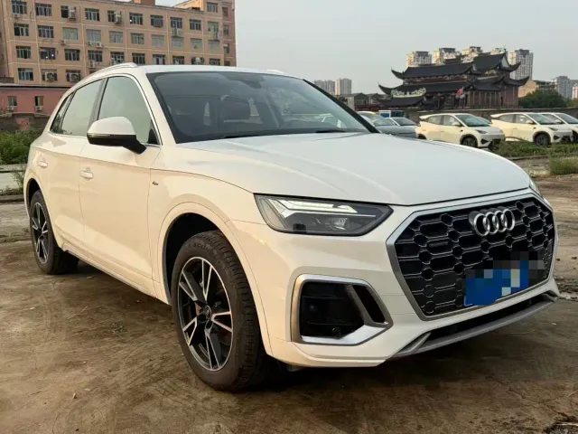 Audi Q5L — Фото автомобиля 3