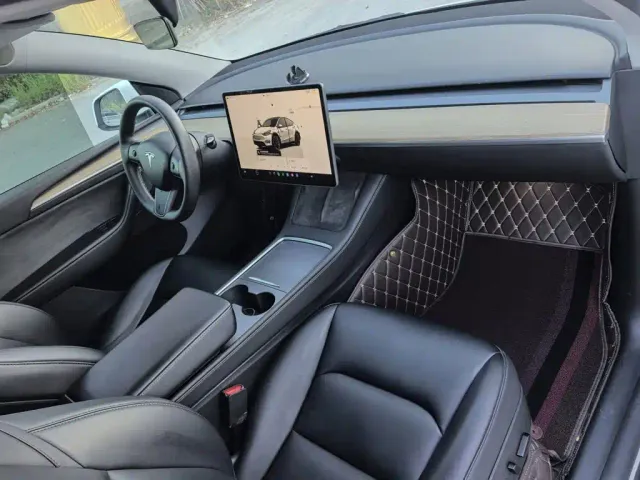 Tesla Model Y — Фото автомобиля 8