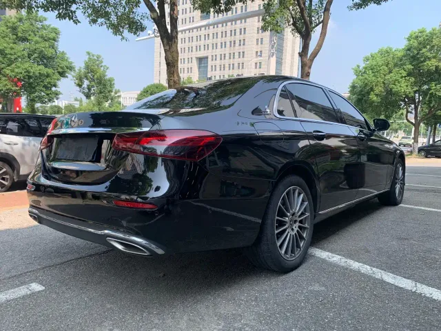 Mercedes-Benz E-Class — Фото автомобиля 5
