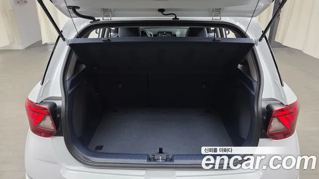 Hyundai Venue — Фото автомобиля 16