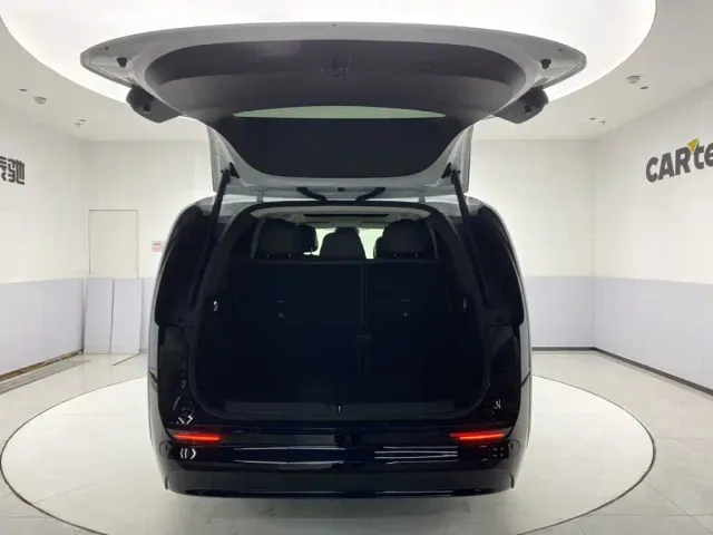 Li Auto MEGA — Фото автомобиля 28