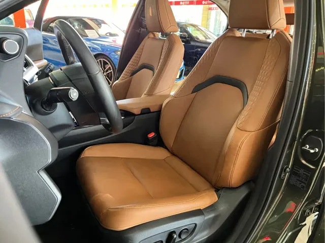 Lexus UX — Фото автомобиля 11