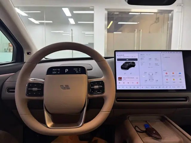 Li Auto i8 — Фото автомобиля 18