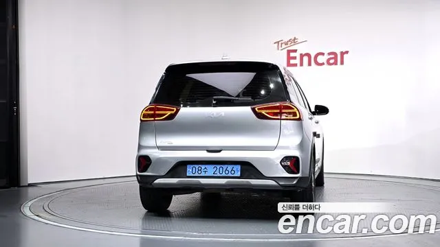 Kia Niro — Фото автомобиля 4