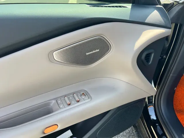 Lynk & Co Z10 — Фото автомобиля 13