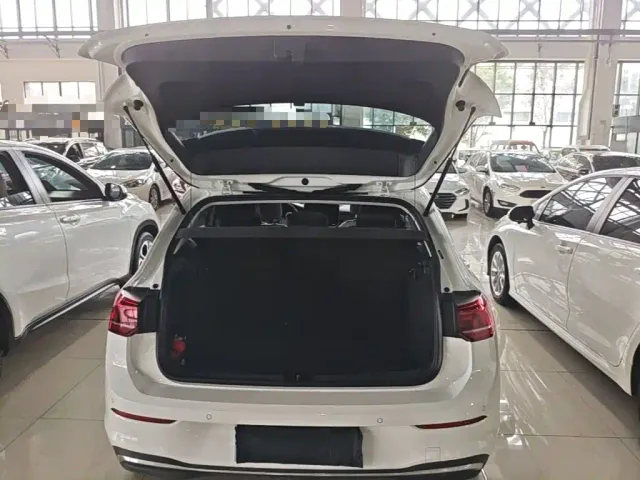 Volkswagen Golf — Фото автомобиля 18