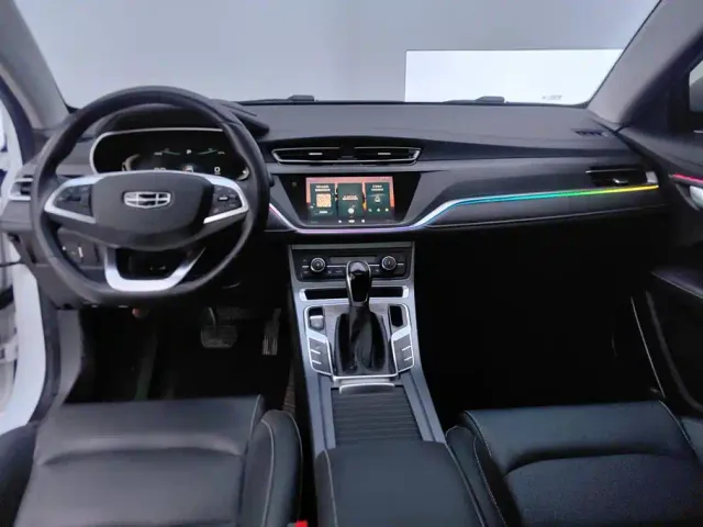 Geely Emgrand — Фото автомобиля 12