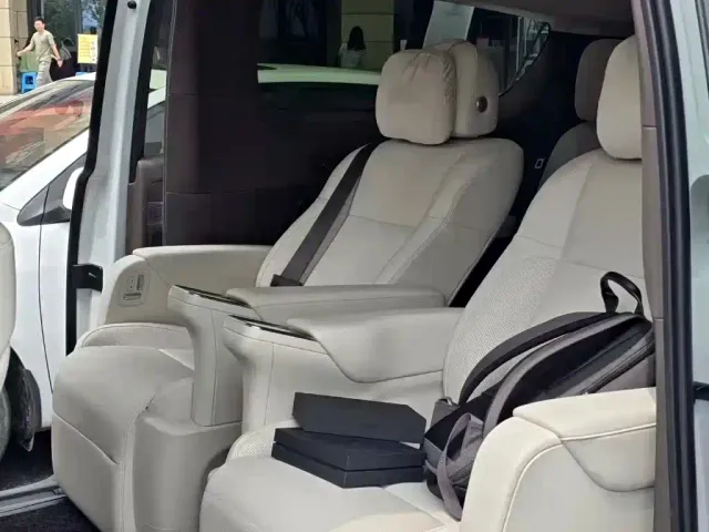 Li Auto MEGA — Фото автомобиля 8