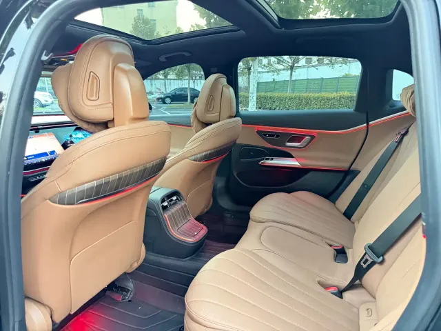 Mercedes-Benz E-Class — Фото автомобиля 12