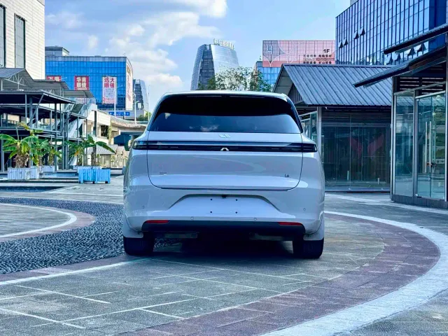 Li Auto L6 — Фото автомобиля 15