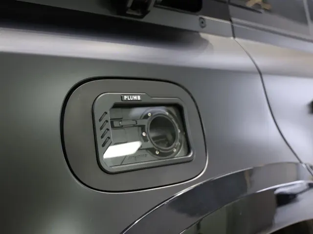 Land Rover Defender — Фото автомобиля 12