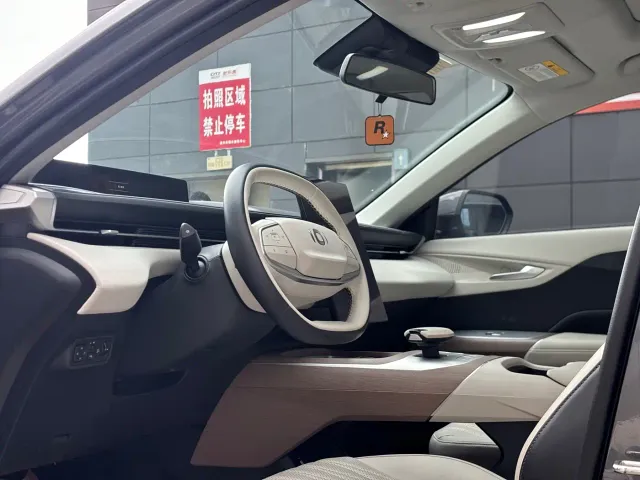 Changan Qiyuan A05 — Фото автомобиля 4