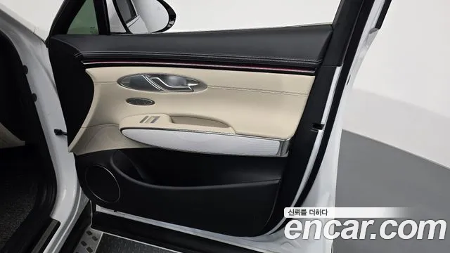 Genesis GV70 — Фото автомобиля 24