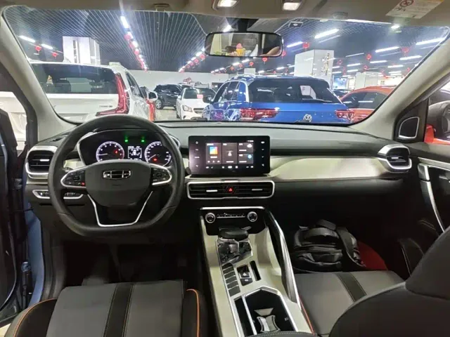 Geely Binyue — Фото автомобиля 9