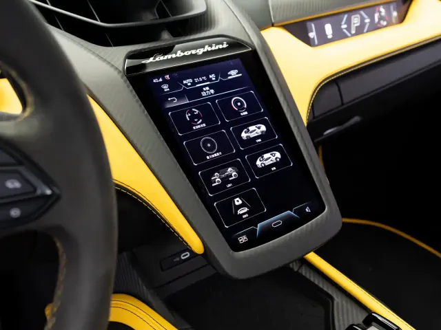 Lamborghini Revuelto — Фото автомобиля 4