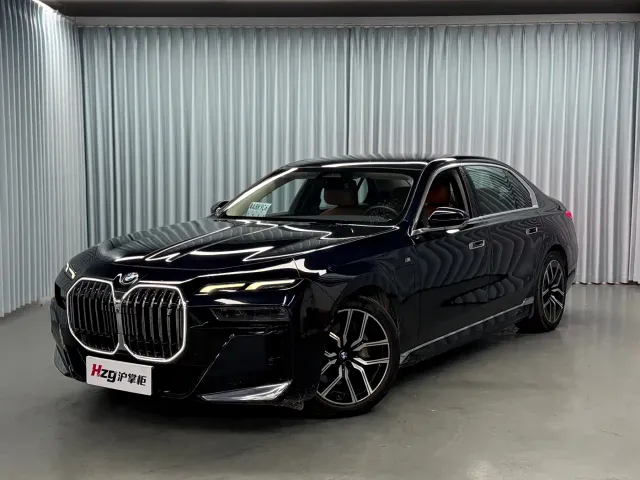 Фотография автомобиля — BMW i7
