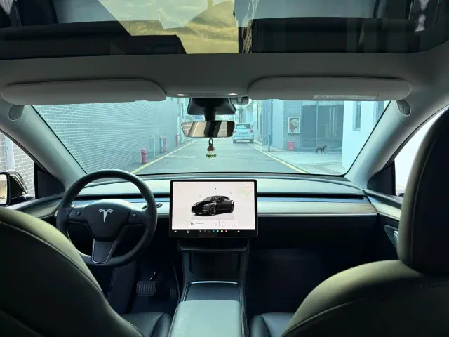Tesla Model Y — Фото автомобиля 5