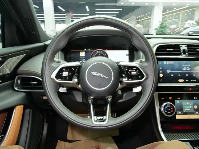 Jaguar XEL — Фото автомобиля 6