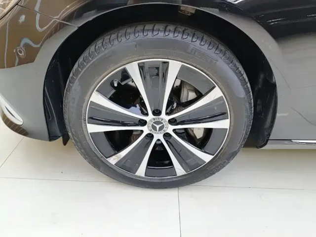 Mercedes-Benz E-Class — Фото автомобиля 22