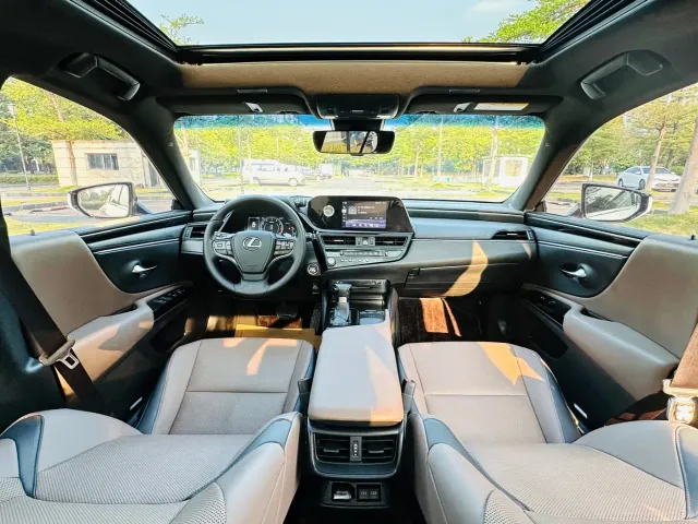 Lexus ES — Фото автомобиля 18