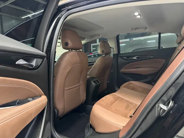 Buick Regal — Фото автомобиля 6
