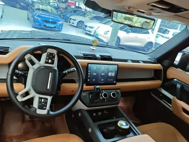 Land Rover Defender — Фото автомобиля 9