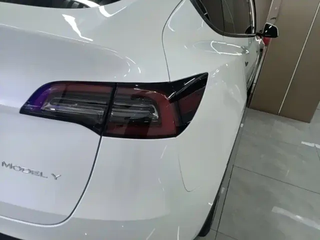 Tesla Model Y — Фото автомобиля 7