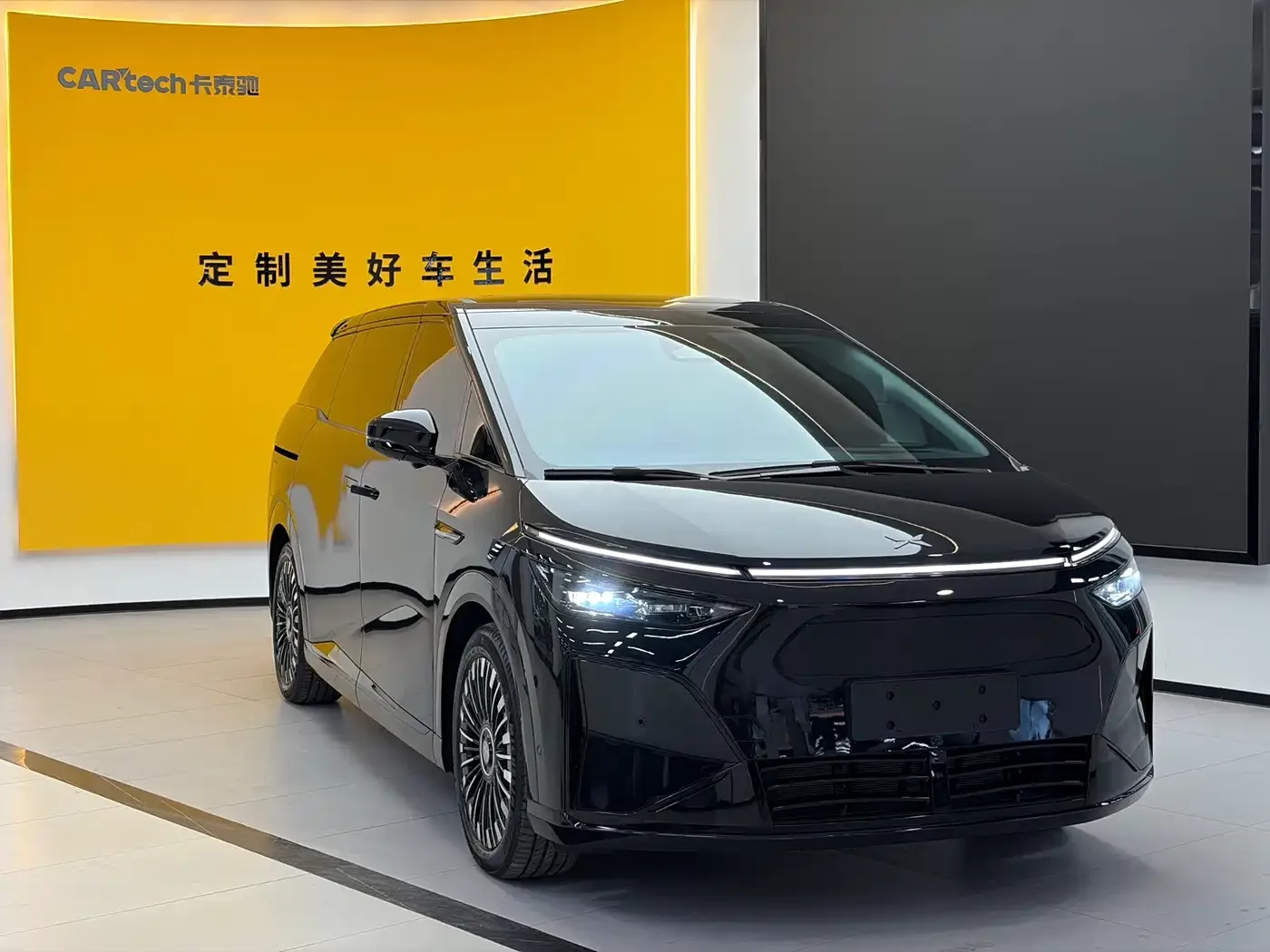XPeng XPeng X9 2025 Extended Range Edition — Фото автомобиля 3