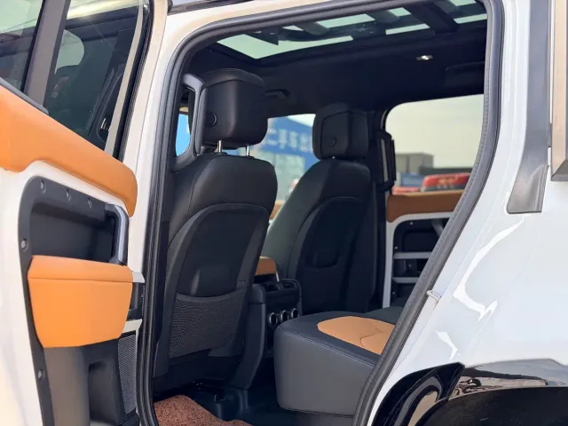 Land Rover Defender — Фото автомобиля 9