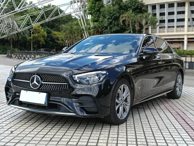 Фотография автомобиля — Mercedes-Benz E-Class