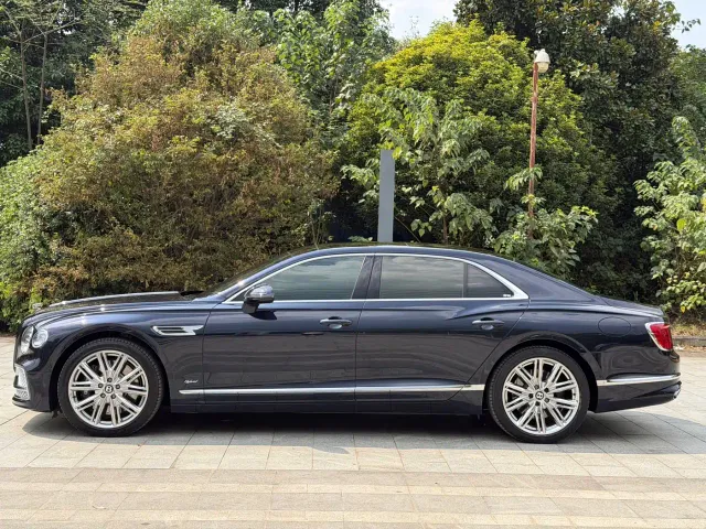 Bentley Flying Spur — Фото автомобиля 4