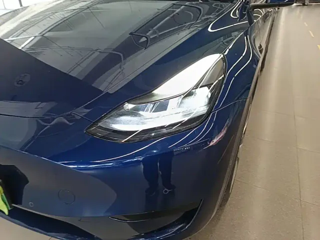 Tesla Model Y — Фото автомобиля 23