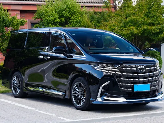 Toyota Alphard — Фото автомобиля 2