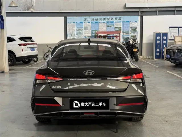 Hyundai Elantra — Фото автомобиля 5