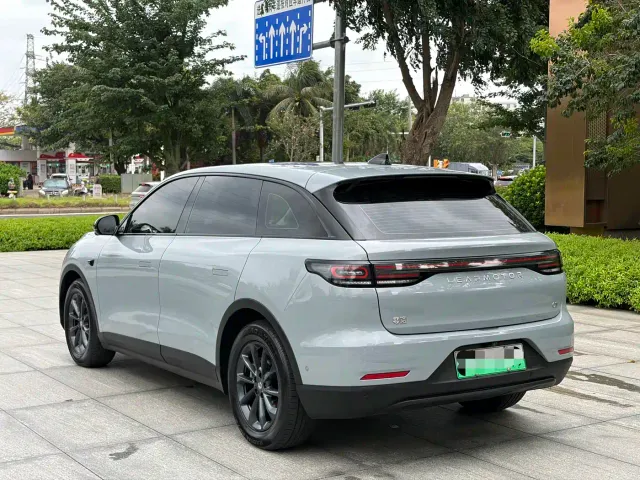 Leapmotor C11 — Фото автомобиля 10