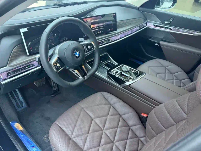 BMW 7 Series — Фото автомобиля 14