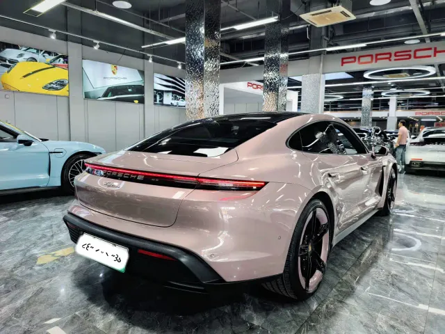 Porsche Taycan — Фото автомобиля 5