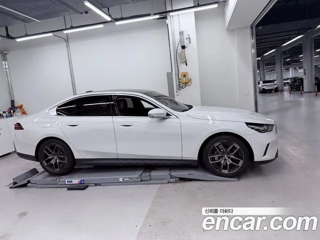BMW 5-Series 5 серия (G60) — Фото автомобиля 9