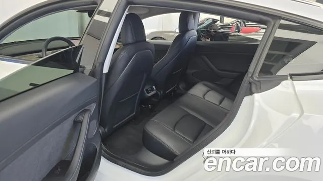 Tesla Model 3 — Фото автомобиля 17