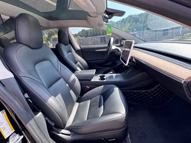 Tesla Model 3 — Фото автомобиля 10