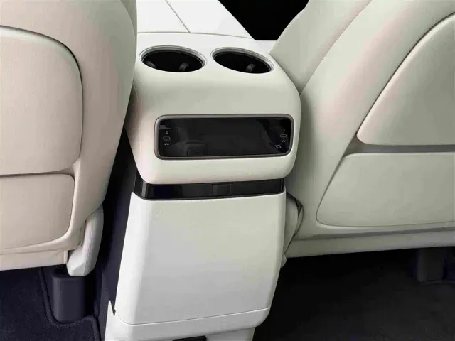 Li Auto MEGA — Фото автомобиля 10